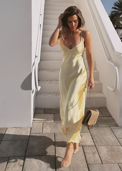 Robe satin longue – bretelles fines