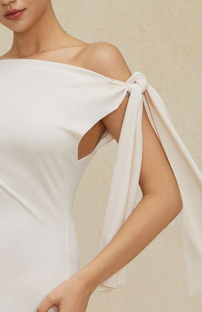 Robe Longue Livia – Satin Blanc Asymétrique