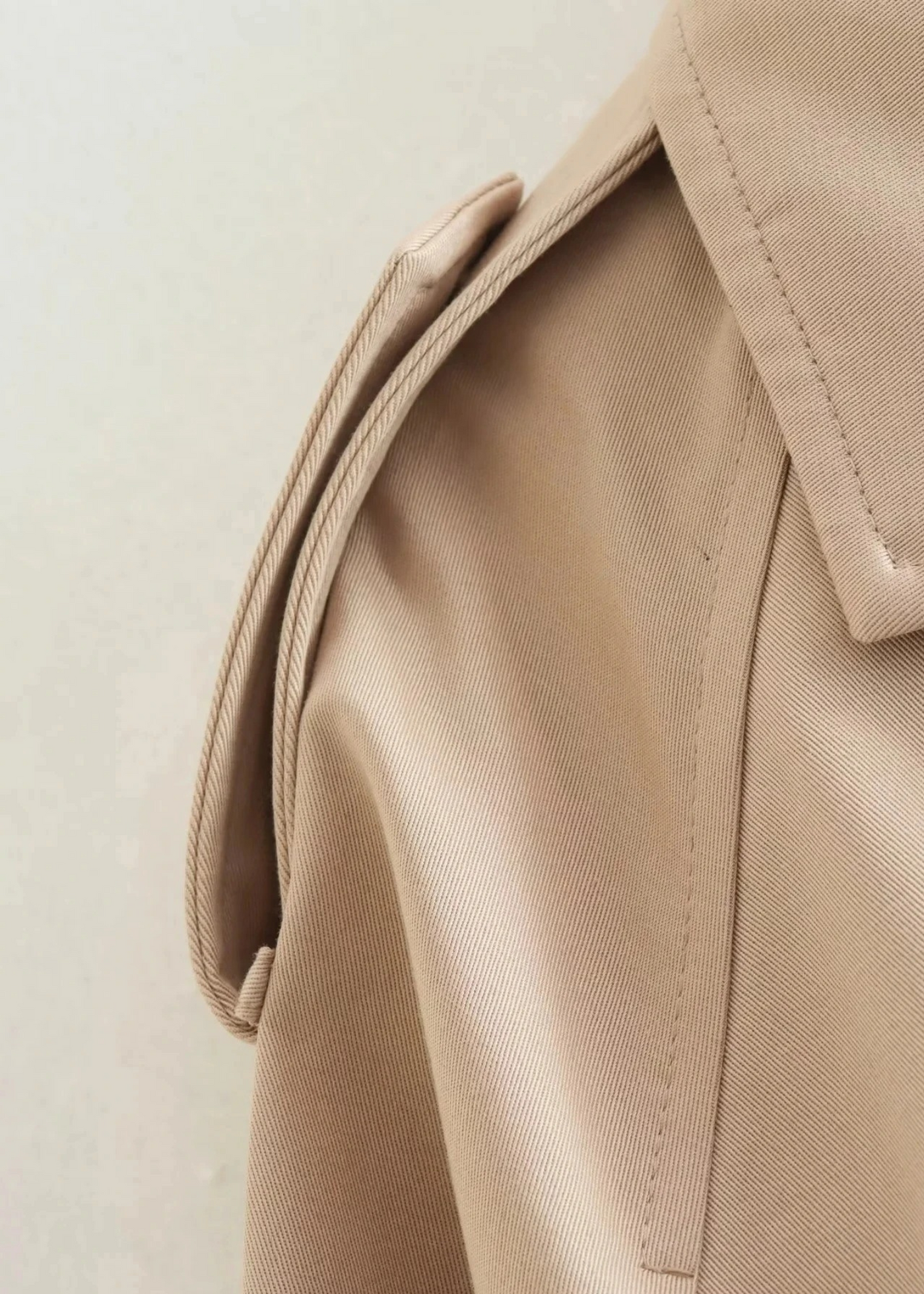 Trench court ceinturé – Beige sable