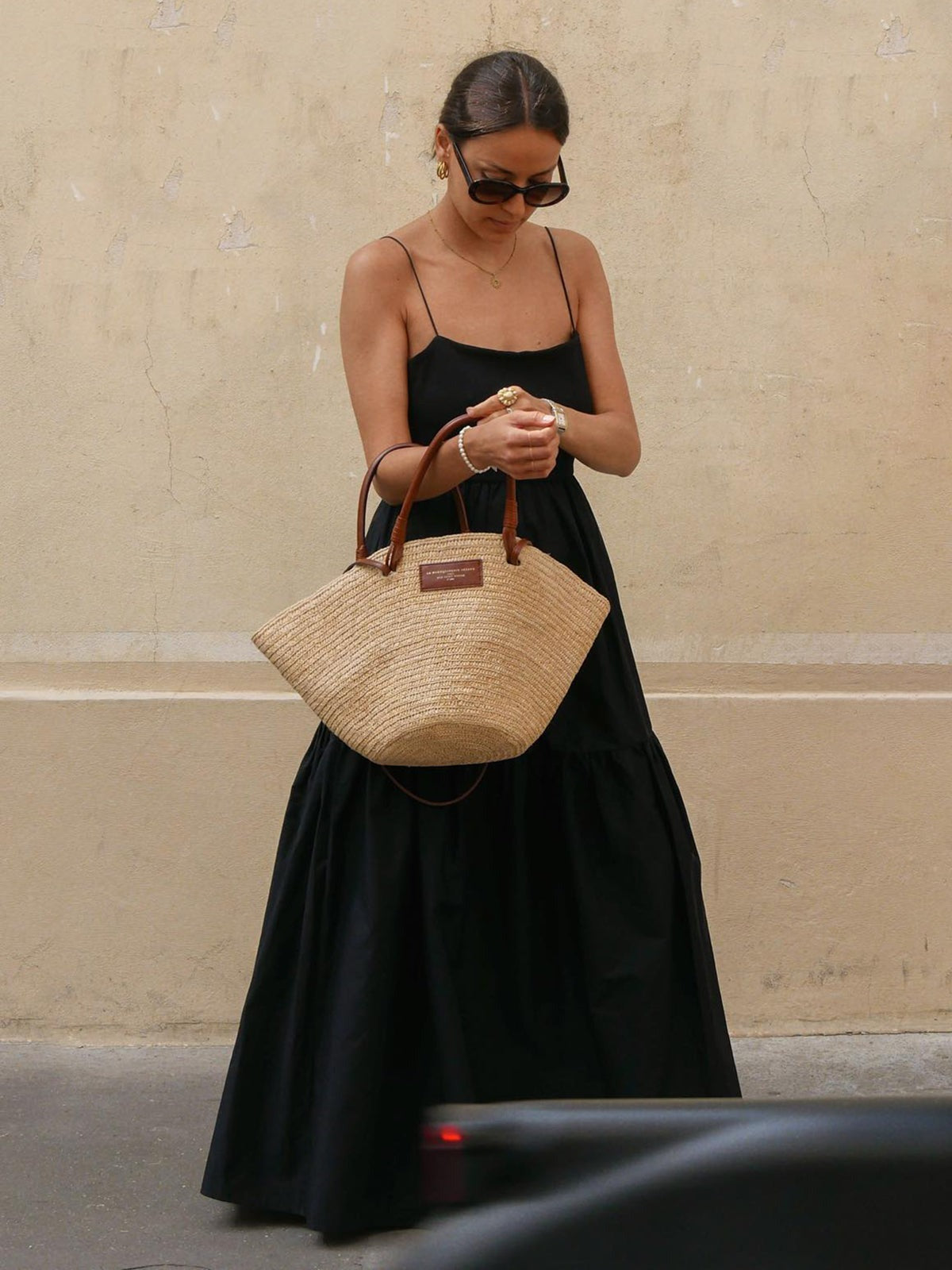 Robe Longue Évasée Dos Nu Élégance Noire