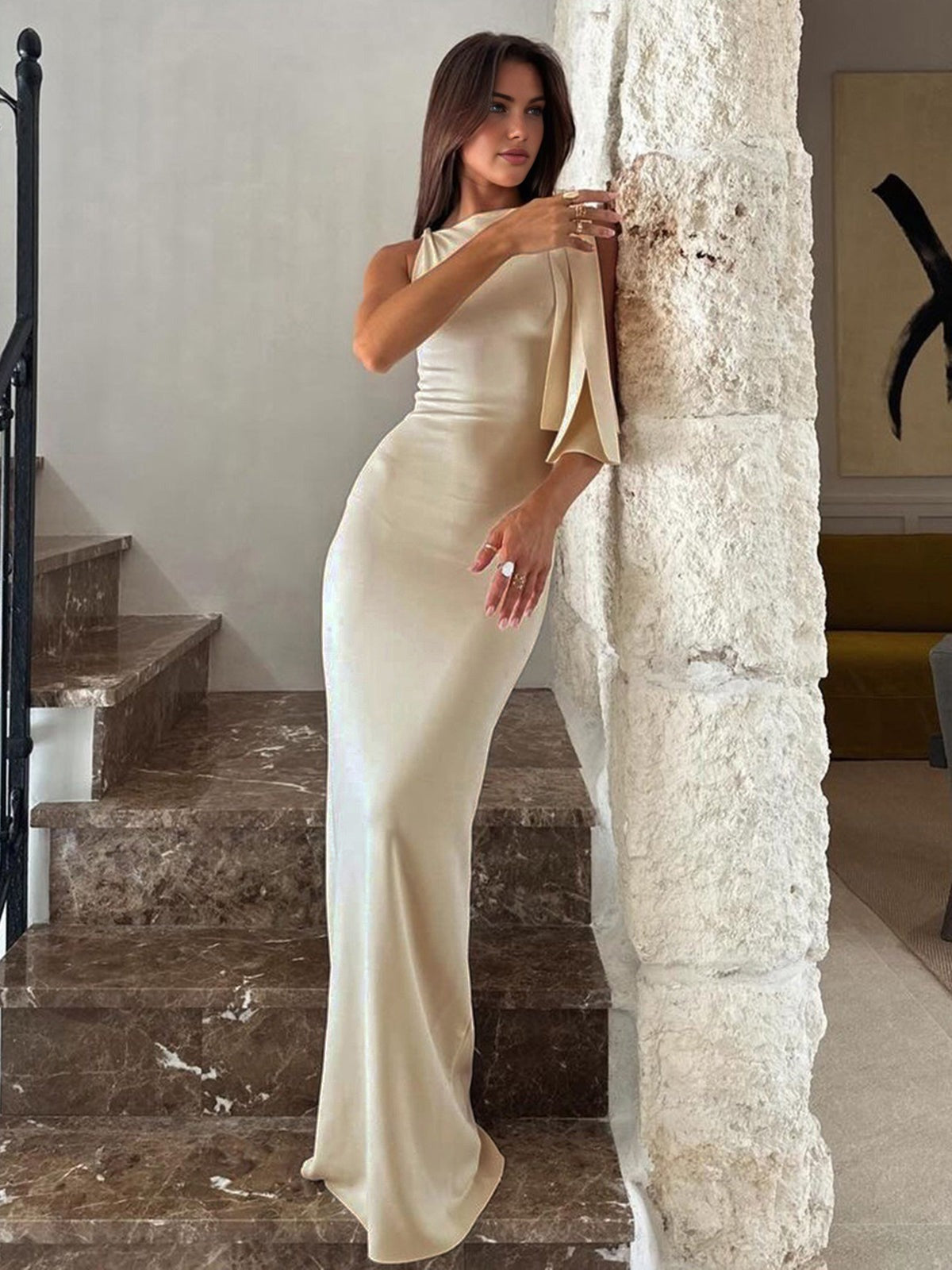 Robe Longue Satinée Asymétrique